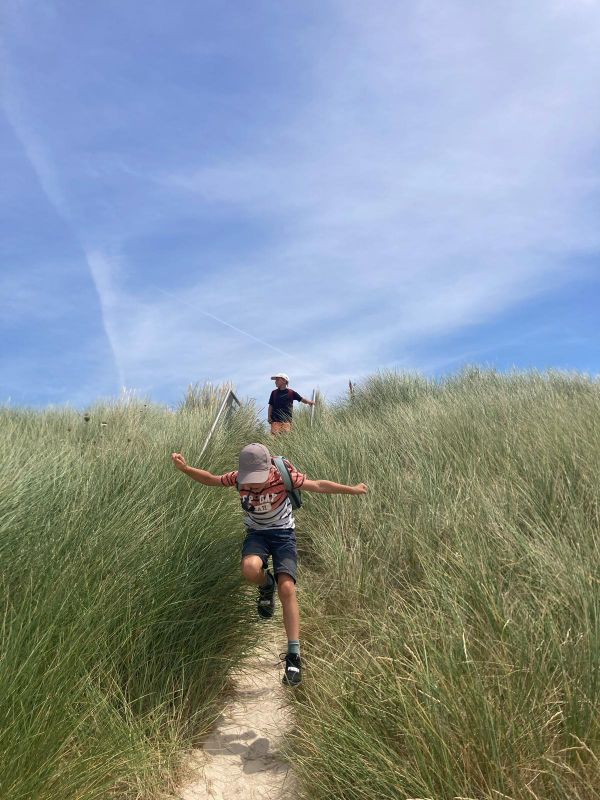 Entre les dunes vers l'océan